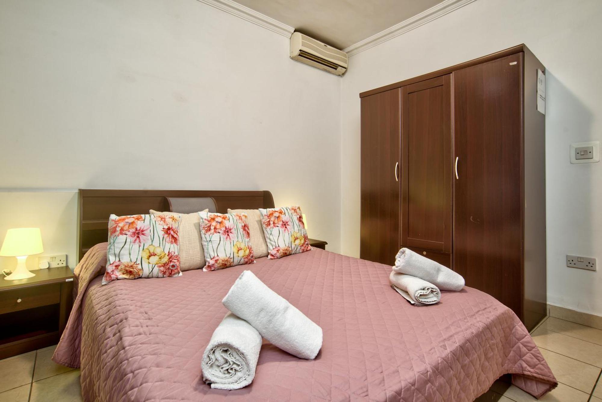 Morina Court - Seaview Apartments And Penthouse In St Julians By Shortletsmalta Saint Julian's 외부 사진